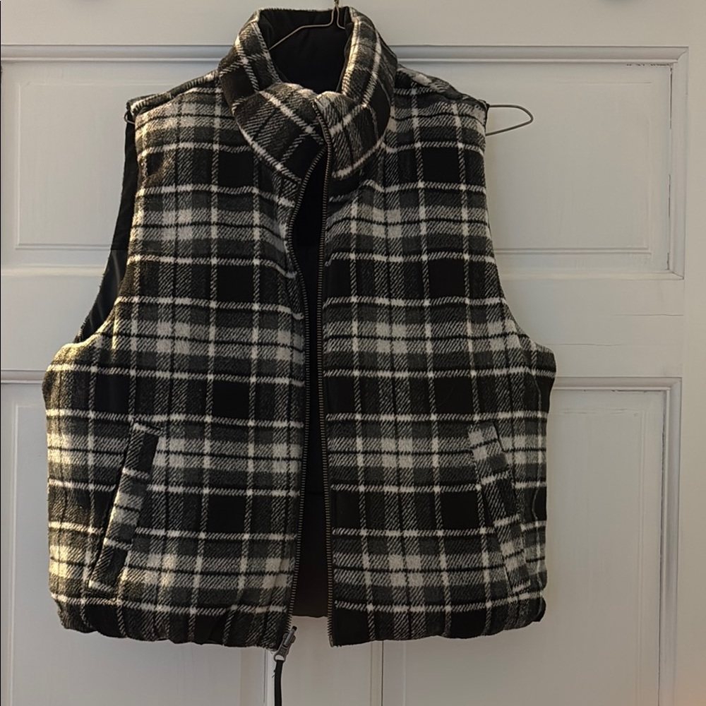 American Eagle Outfitters Black and White Plaid Puffer Vest